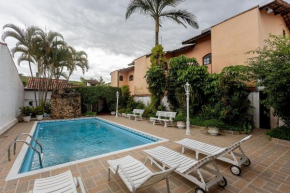 Casa com piscina e churrasqueira próximo à praia